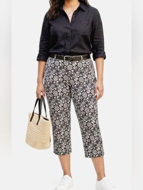 Madison Black White Floral Patterned Capri Pants Size 14 Classic